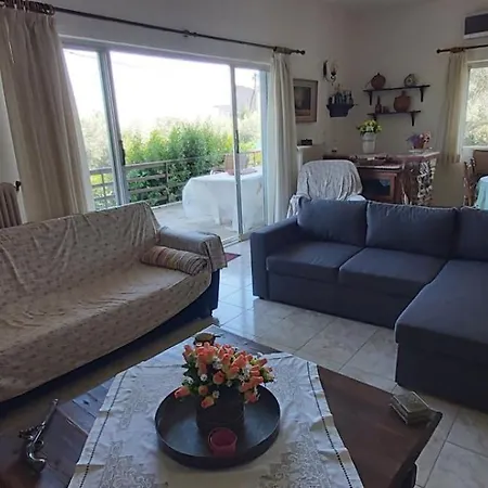 Despina Nyaraló Ájosz Minász